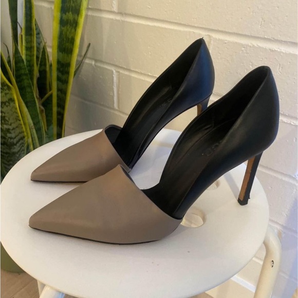 Vince Cosette 2-tone Pointy Pump - Picture 4 of 8